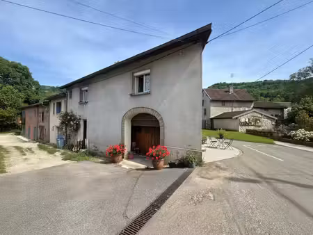 maison de village mitoyenne130 m² garage  jardin 612 m² digna (39)