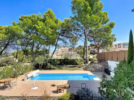 villa au coeur du domaine de pont royal de 141 m2 avec dépendance  un espace extérieur de 