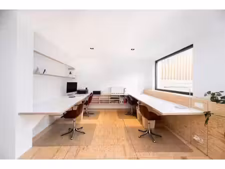 superbe espace de bureaux rénové +/- 60m² avec espace ext.