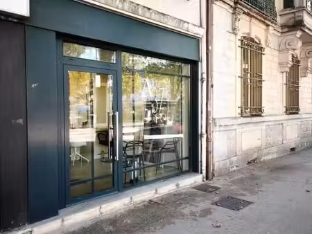 local coiffure 33 m²