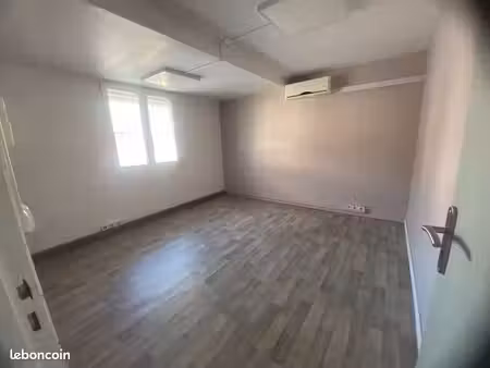 a louer - local 149m² - 8 pièces