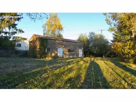terrain · 485 m²