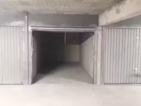 location garage box et parking à saint-gilles-croix-de-vie sud (85800) : à louer / 12m² sa