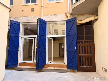 ? croix rousse bas des pentes – t2 refait à neuf 45m² au total - 33m² carrez + 12 m² de me