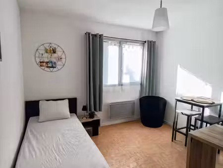 à louer – studio f1 meublé de 21 m² – saint-genis-laval *idéal étudiant – proche métro b e