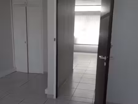 bureau 73 m²