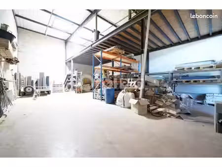 local d'activité 143 m²