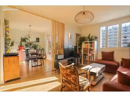 t2 lumineux et chaleureux de 54 m² avec loggias – gratte-ciel