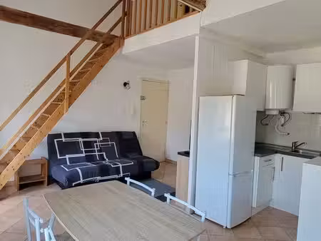 f2 meublé 34m2 + mezzanine - centre ville bagnols-sur-ceze