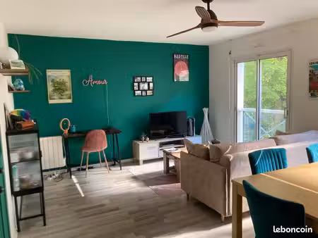 t2 lumineux 47 m2 proche butte sainte - anne