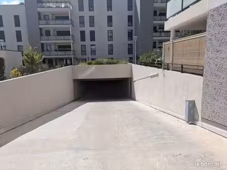 parking à louer à hyères