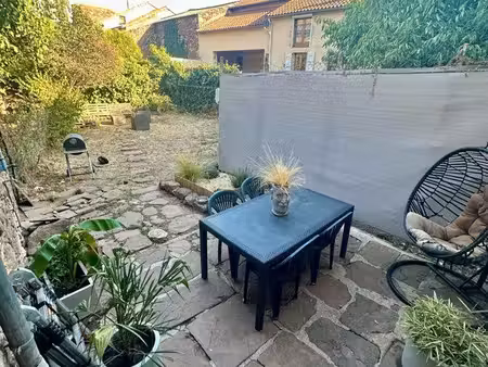 location meublée maison de village avec jardin