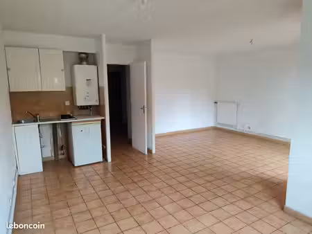 appartement t1 bis de 38 m² avec terrasse (sans frais d'agence)