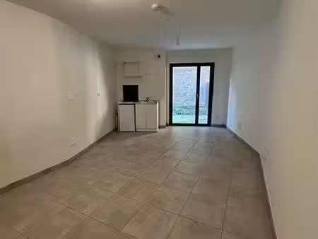 studio 1 pièce 28 m²