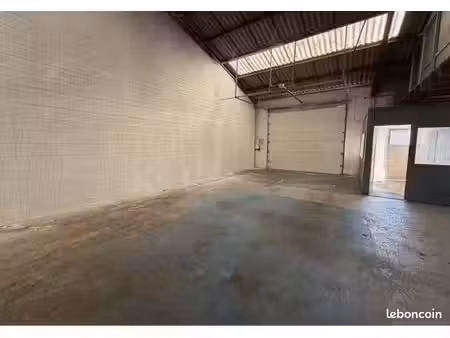 dépôt/local/bureau/entrepôt 250 m2