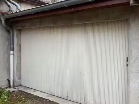 garage à louer centre-ville oyonnax
