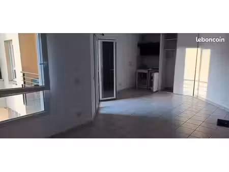 grand studio meublé 32m2 lumineux avec balcon