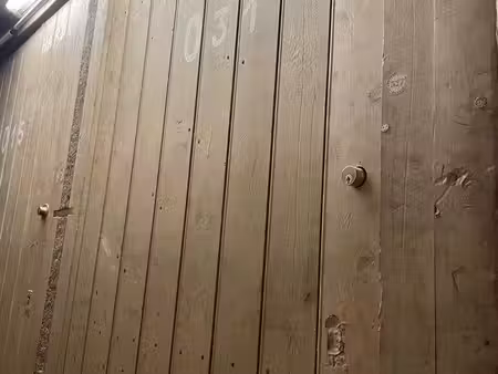 cave saine 4m² – sécurisée et accessible face à la gare