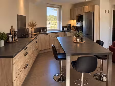 appartement t4 de 77 m² – 3 chambres – parking privatif – tassin-la-demi-lune