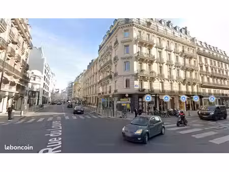 boutique 285 m² paris