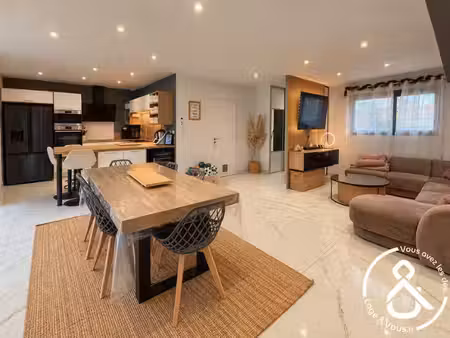 maison récente de plain-pied avec trois chambres