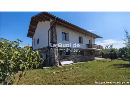 a vendre : maison spacieuse entierement renovee