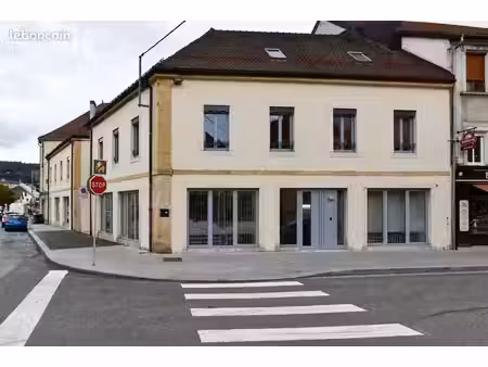 pontarlier centre-ville – local professionnel de 60 m² avec vitrines