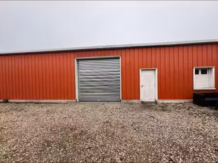 vend dépôt 138m2