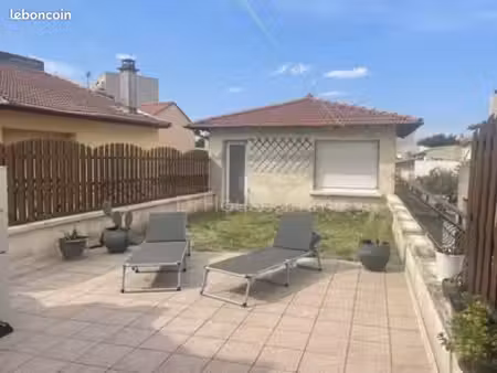 maison de ville avec grande terrasse