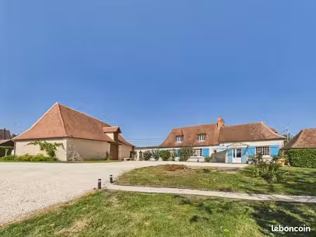 dordogne - propriété en pierre de caractère 165m² avec dépendances et piscine