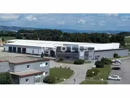 local industriel 4 892 m²