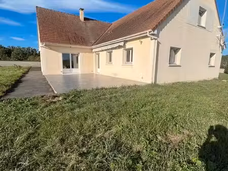 pavillon au calme sur un hectare