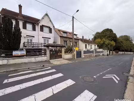 studio 1 pièce 74 m²