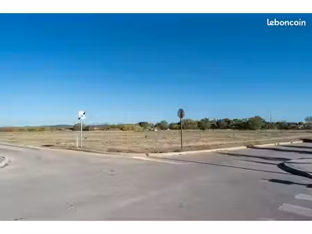 terrain viabilisé de 200 m2 à st chaptes