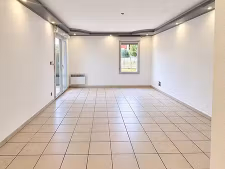 appartement t3 de 59 m² avec terrasse  piscine et parking privé