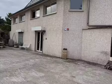 local professionnel avec stockage et bureau