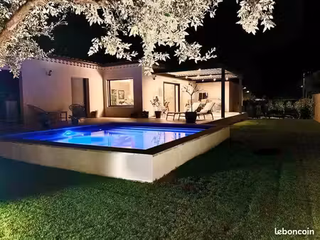 villa contemporaine avec piscine  pergola bioclimatique et prestations de qualité