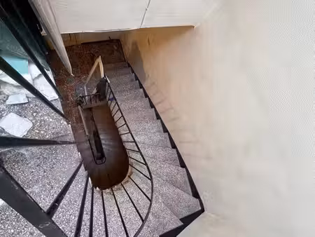 immeuble en vente centre ville de bagnols sur ceze. environ 115m2 sur 4 niveaux (rc + 3 ét