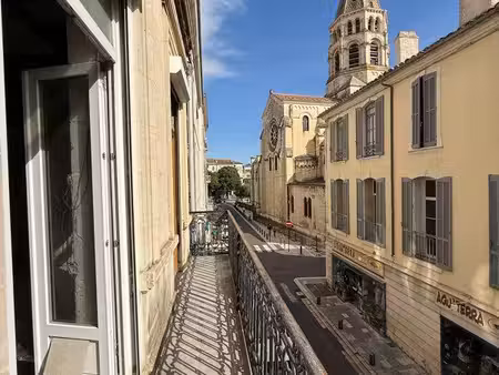 appartement traversant avec cour intérieure + balcon + cave 42m² – haussmannien à fort pot