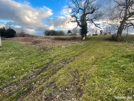 terrain constructible 655 m² - vertheuil centre