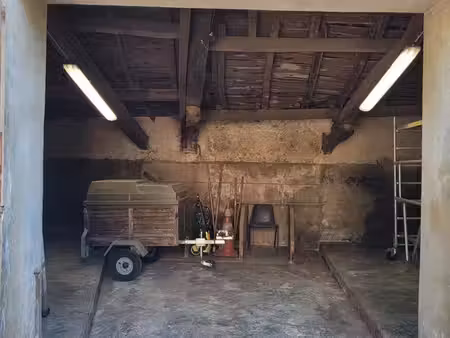 garage - local de stockage de 40 m2 avec 1 place de parking