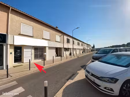 loue local commercial/ bureaux en rdc de 97 m² à nîmes zi st césaire carremeau