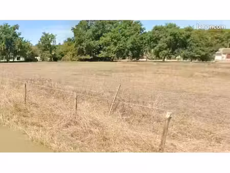 terrain à bâtir de 580 m² à margaux (33)