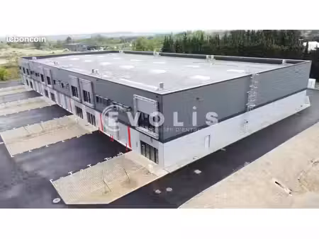local d'activité 1 236 m²