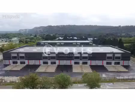 local d'activité 618 m²