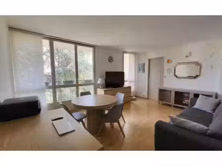 appartement lumineux avec balcon