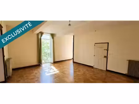 immeuble avec 3 appartements  dépendance et terrain