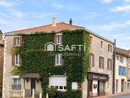 bâtisse de plus de 325 m²