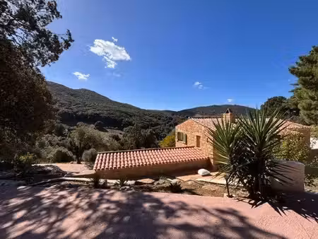 sartène – authentique villa esprit bergerie sur un beau terrain de 2360m2 - calme absolu