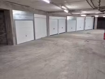 vends box 13 m²